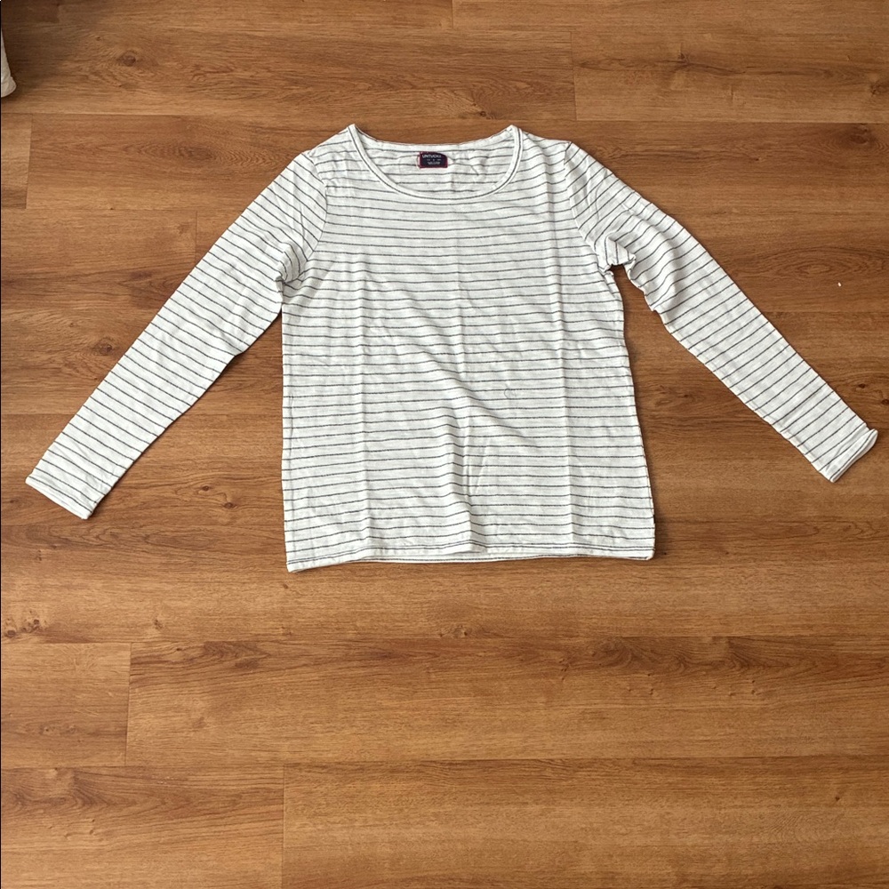 UNTUCKit White and Black Striped Long Sleeve Tee